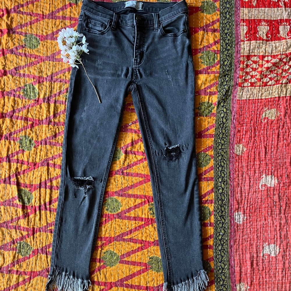 Black Free People Distressed Skinny Jeans Size 25